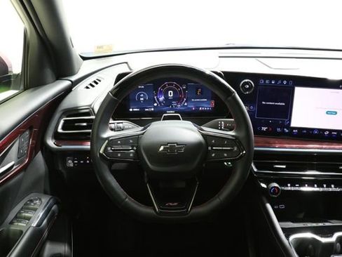 Used 2025 Chevrolet Traverse RS AWD/4WD image 15
