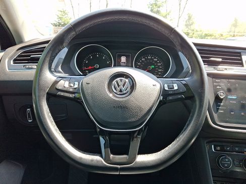 Used 2019 Volkswagen Tiguan SE w/ Panoramic Sunroof Package AWD/4WD image 20