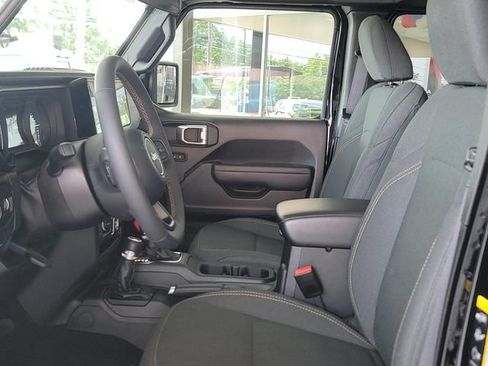 Used 2024 Jeep Wrangler Unlimited w/ Convenience Group AWD/4WD image 10
