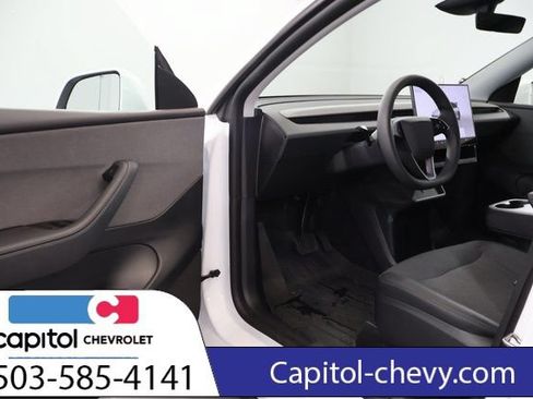 Used 2026 Tesla Model Y AWD image 8