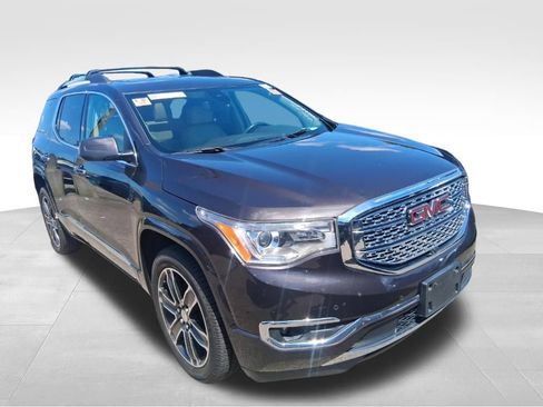 Used 2018 GMC Acadia Denali w/ Technology Package FWD image 3