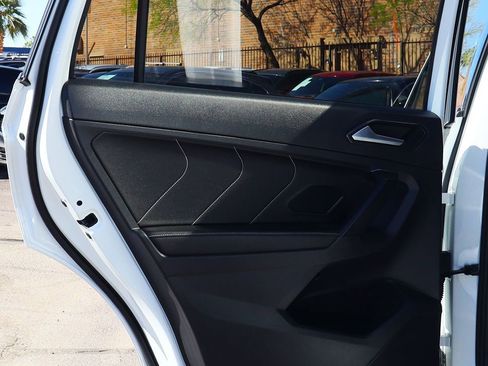 Used 2022 Volkswagen Tiguan SE R-Line image 34