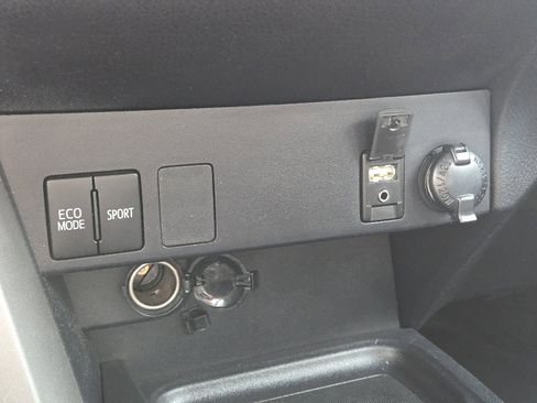 Used 2017 Toyota RAV4 LE image 22