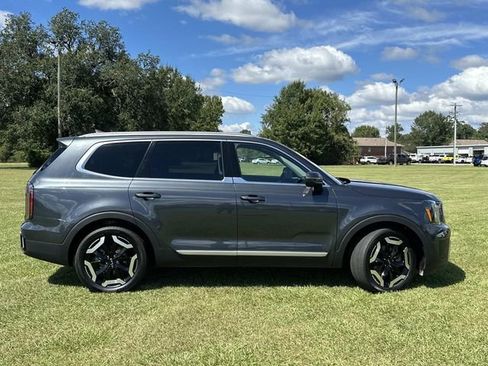 Used 2023 Kia Telluride EX image 6