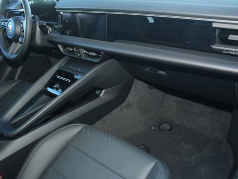 New 2026 Porsche Macan 4 Electric image 26