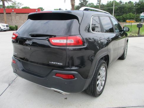 Used 2018 Jeep Cherokee Limited image 21