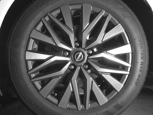 Used 2025 Nissan Altima 2.5 SV image 14