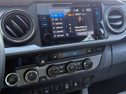 Used 2017 Toyota Tacoma TRD Sport image 10