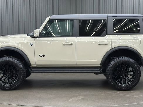 Used 2025 Ford Bronco Outer Banks w/ Sasquatch Package AWD/4WD image 2