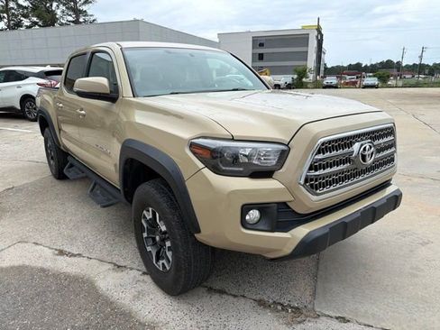 Used 2017 Toyota Tacoma TRD Off-Road w/ Tow Package RWD image 4