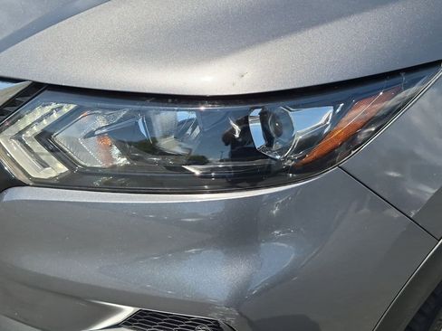 Used 2022 Nissan Rogue Sport SL FWD image 12