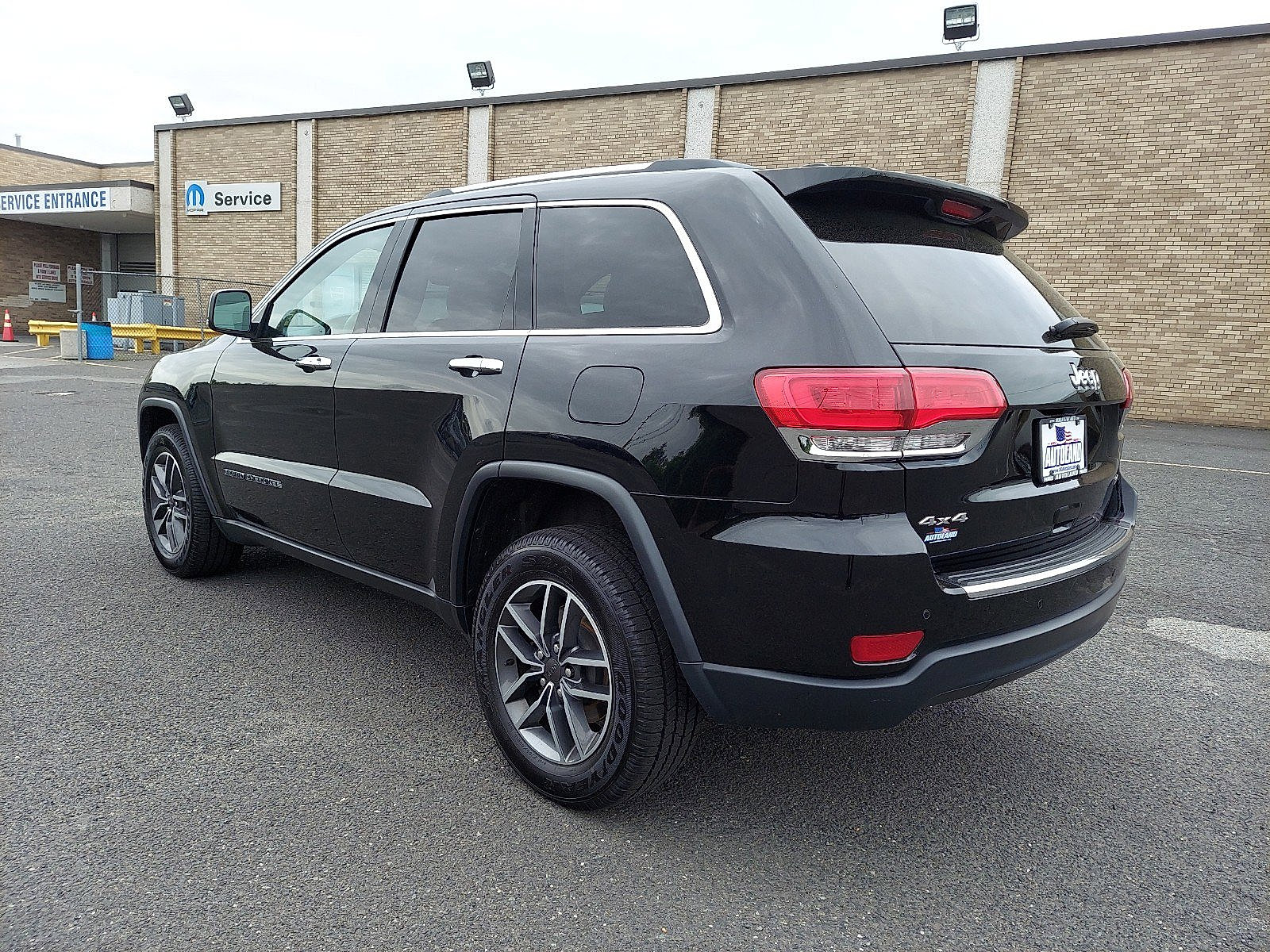 Used 2019 Jeep Grand Cherokee Limited AWD/4WD image 4