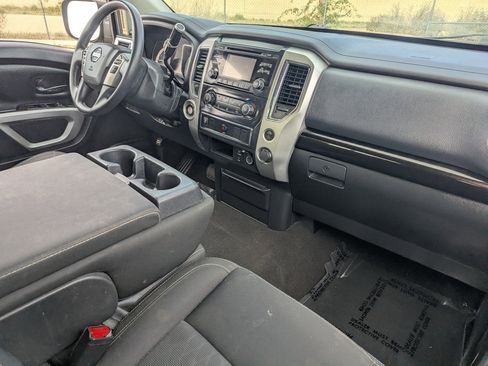 Used 2018 Nissan Titan SV image 13