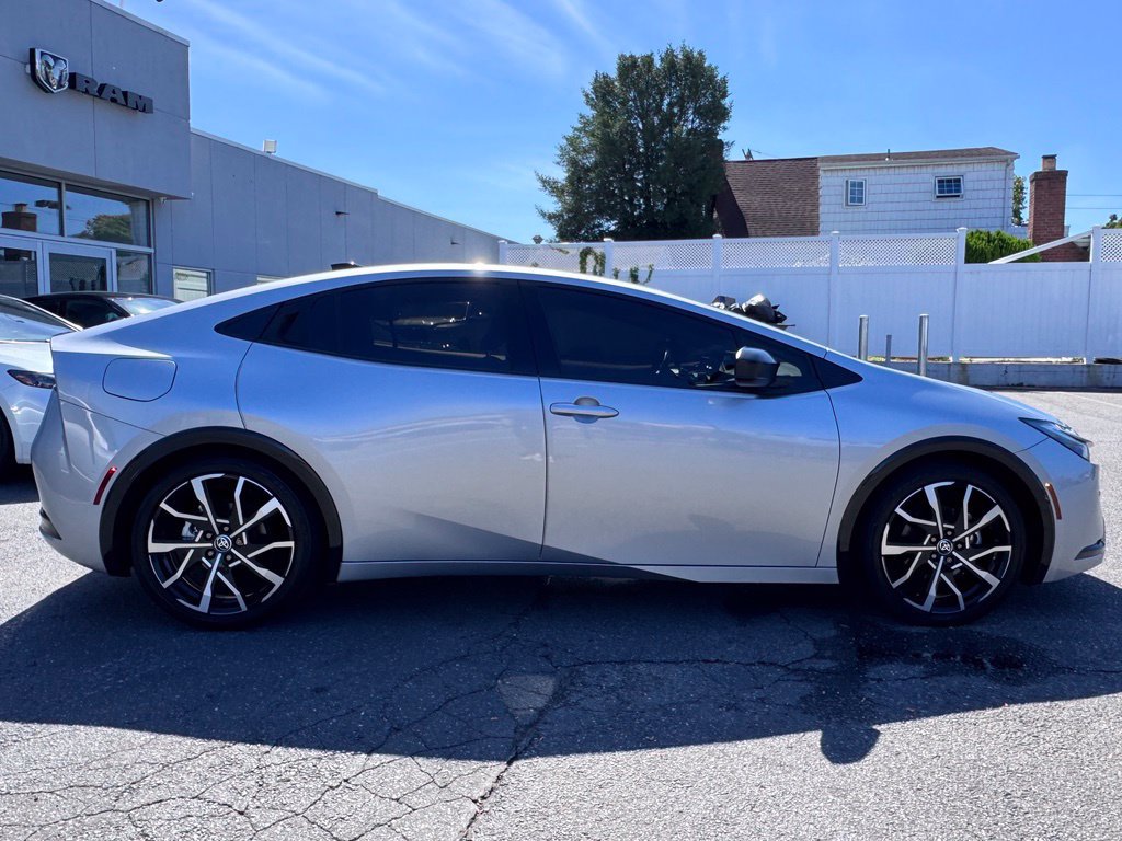 Used 2025 Toyota Prius Plug-In Hybrid FWD image 9