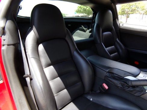 Used 2005 Chevrolet Corvette Coupe w/ Preferred Equipment Group RWD image 25