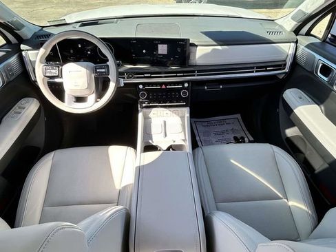 Used 2025 Hyundai Santa Fe Calligraphy image 10