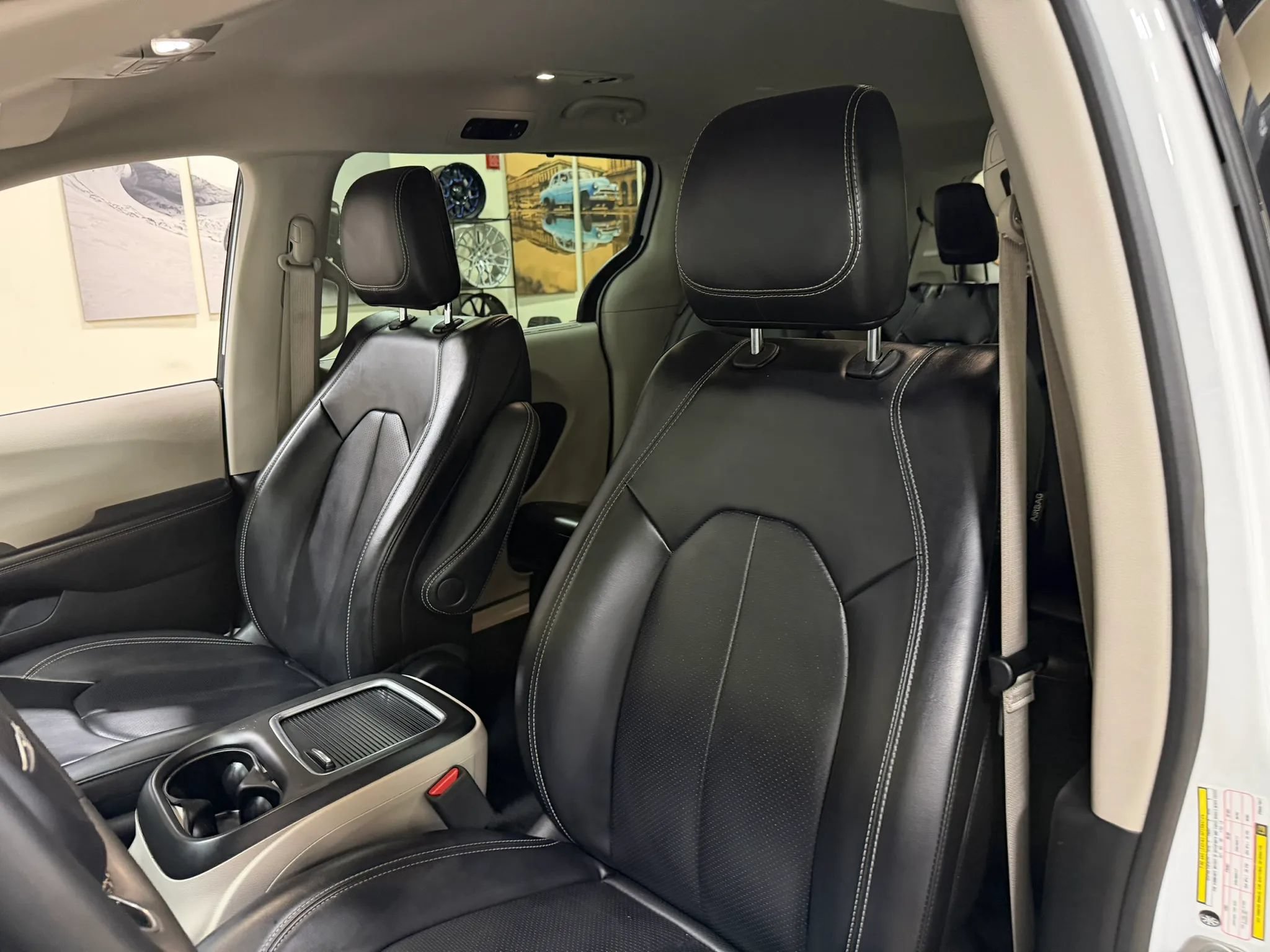 Used 2023 Chrysler Pacifica Touring-L FWD image 42
