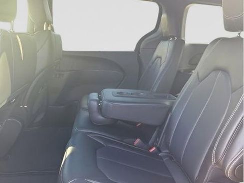 New 2026 Chrysler Pacifica Select image 21