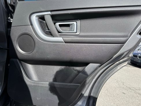 Used 2019 Land Rover Discovery Sport SE image 29