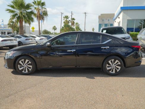 Used 2024 Nissan Altima 2.5 S FWD image 14