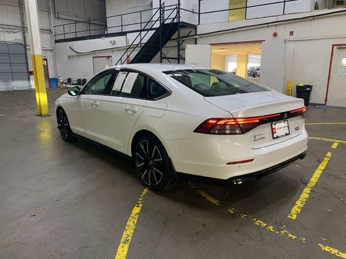 Used 2025 Honda Accord Touring image 4
