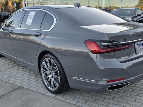 Used 2021 BMW 750i xDrive w/ Executive Package image 8