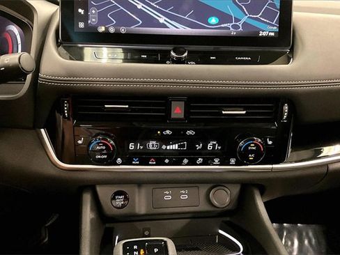 Used 2024 Nissan Rogue SL w/ SL Premium Package image 27