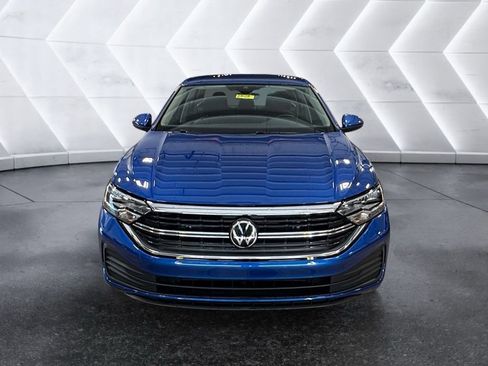 Used 2023 Volkswagen Jetta SE FWD image 2