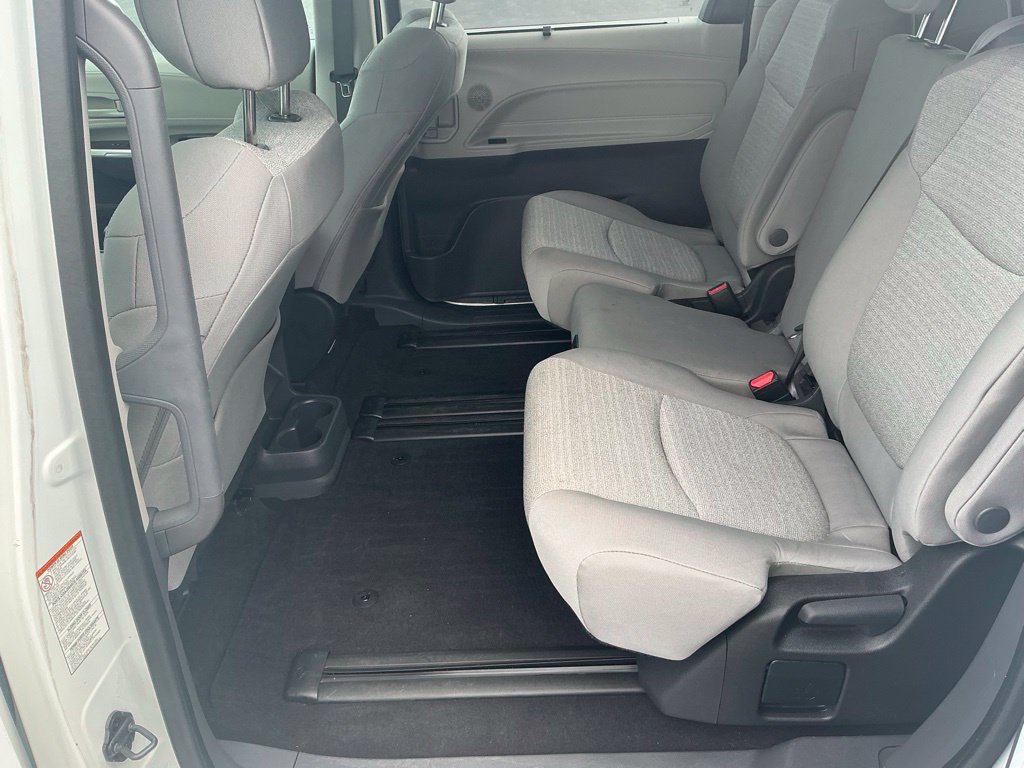 Used 2024 Toyota Sienna LE AWD/4WD image 23