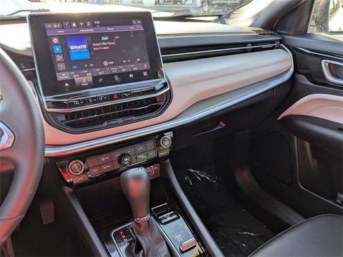 Used 2024 Jeep Compass Limited image 23