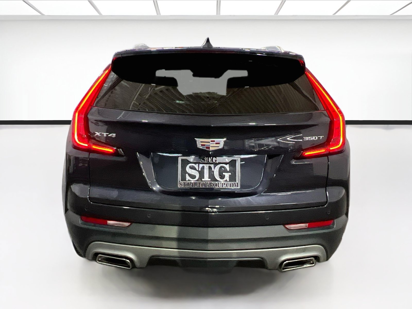 Used 2023 Cadillac XT4 Premium Luxury w/ Trailering Package FWD image 5
