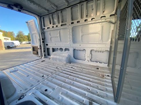 Used 2020 Nissan NV 2500 S image 18