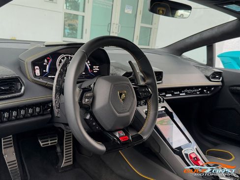 Used 2021 Lamborghini Huracan EVO RWD image 12