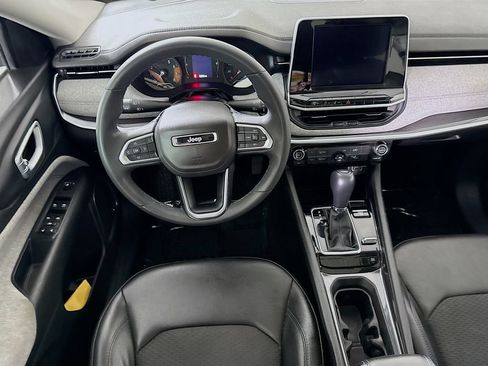 Used 2022 Jeep Compass Latitude w/ Sun and Sound Group AWD/4WD image 4