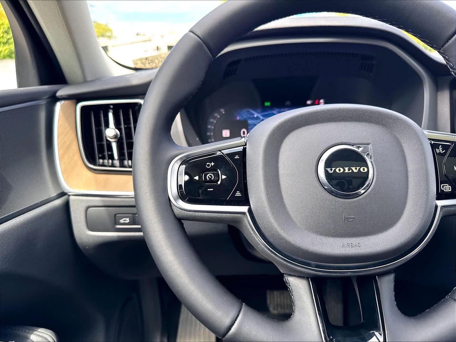 New 2026 Volvo XC60 T8 Plus w/ Climate Package PRO AWD/4WD image 17
