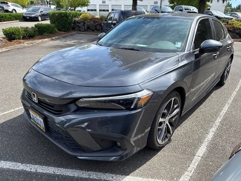 Used 2022 Honda Civic Touring image 2