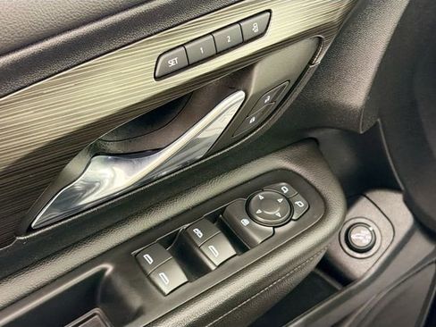 Used 2023 GMC Terrain SLT w/ Infotainment Package II AWD/4WD image 18