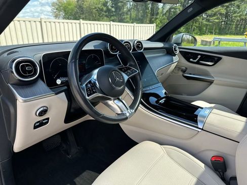 Used 2024 Mercedes-Benz GLC 300 4MATIC image 16