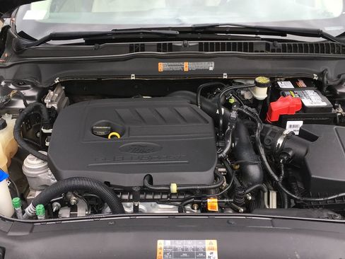 Used 2017 Ford Fusion SE FWD image 12