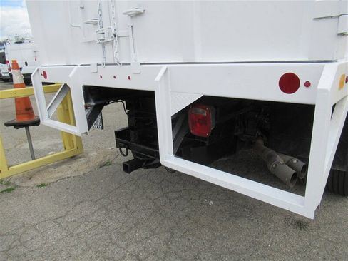 Used 2017 Ford F550 2WD Regular Cab Super Duty image 11