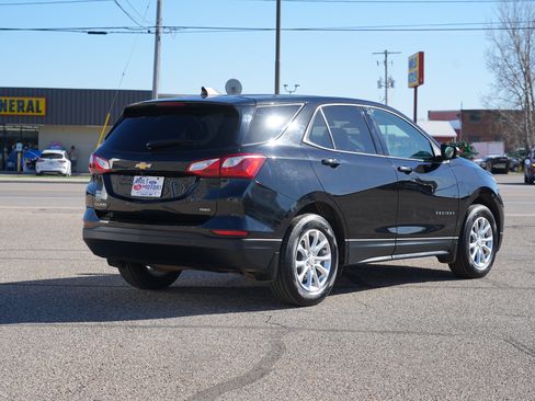 Used 2019 Chevrolet Equinox LS AWD/4WD image 3