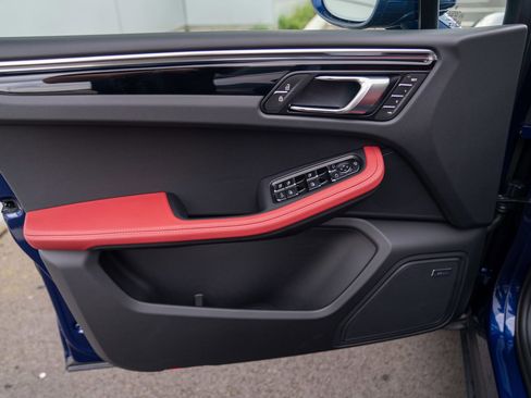 New 2026 Porsche Macan AWD/4WD image 10