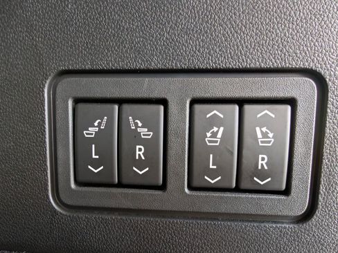 Used 2023 Cadillac XT6 Premium Luxury image 34