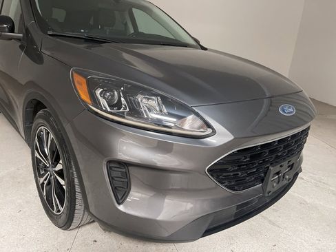 Used 2021 Ford Escape SE w/ SE Sport Appearance Package image 5