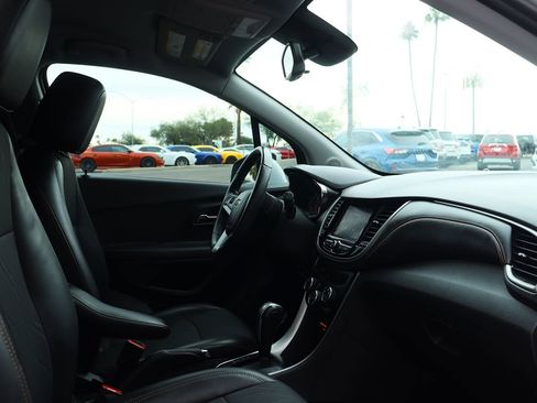 Used 2020 Chevrolet Trax LT w/ LT Convenience Package image 35