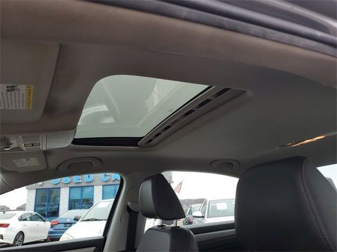 Used 2022 Volkswagen Passat 2.0T SE image 25