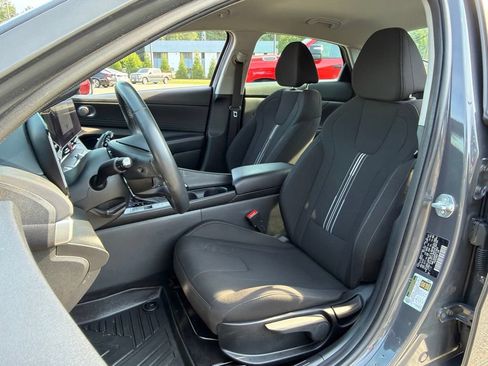 Used 2023 Hyundai Elantra SEL w/ Convenience Package FWD image 17