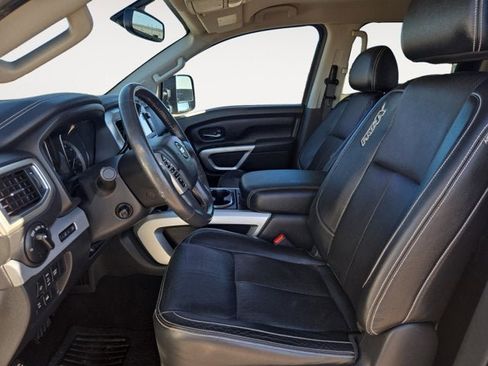 Used 2018 Nissan Titan PRO-4X w/ Pro-4x Convenience Package image 9