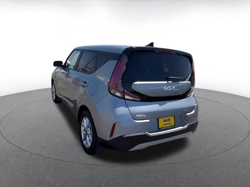Used 2025 Kia Soul LX w/ LX Technology Package FWD image 11