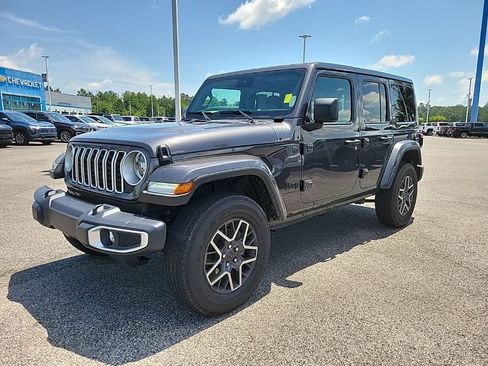 Used 2025 Jeep Wrangler Unlimited Sahara AWD/4WD image 1
